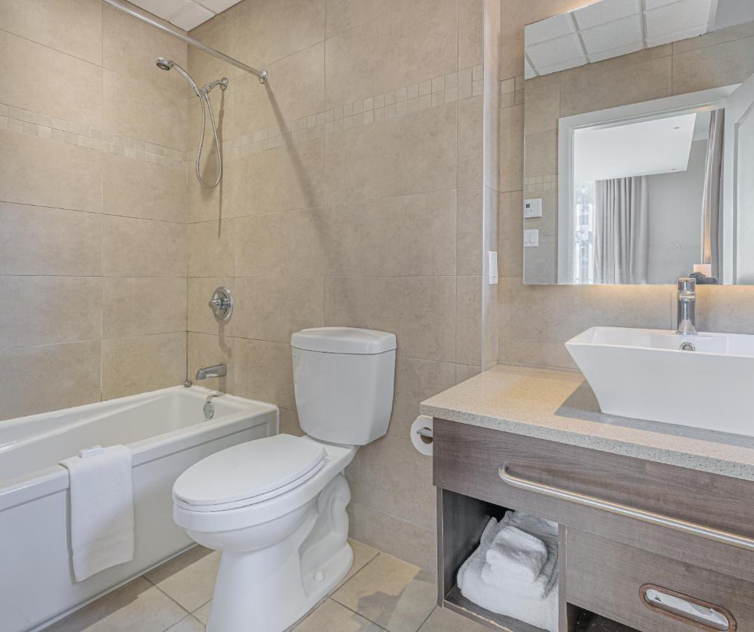 Montfort Hotel